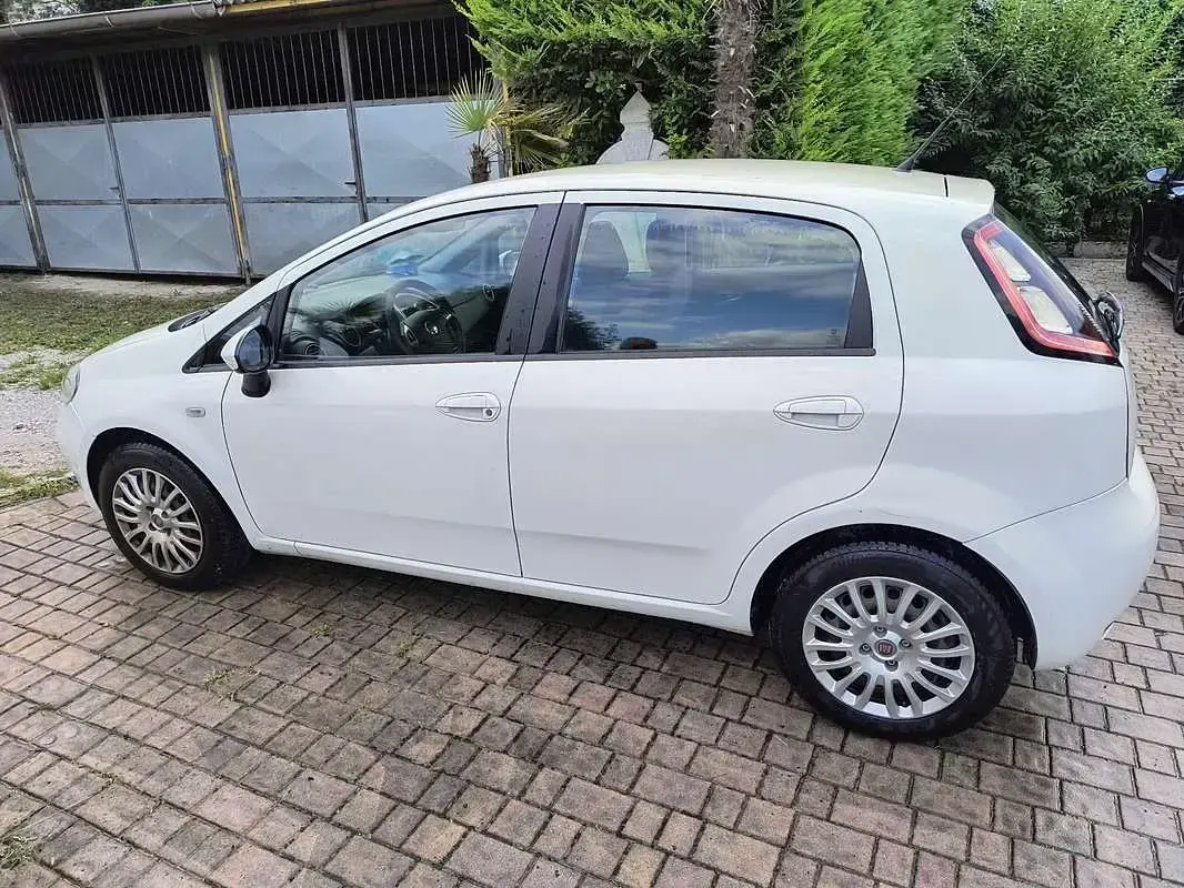 Usata Fiat Punto Street 75 CV (55 kW) 2014 Bianco Utilitaria