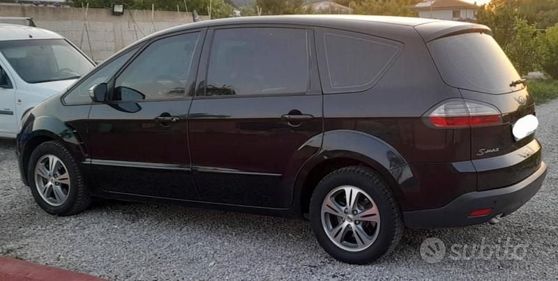 Usata Ford S-MAX Titanium 140 CV (102 kW) 2009 Nero Monovolume
