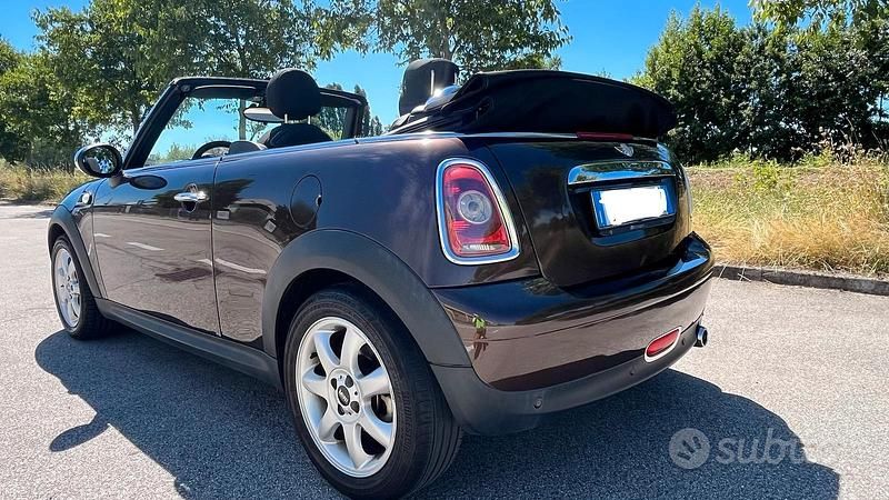 Usata Mini One Cabriolet 98 CV (72 kW) 2010 Marrone Cabrio