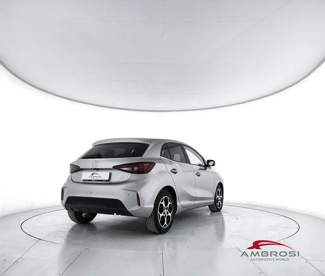 Nuova MG MG3 Luxury 194 CV (142 kW) 2025 Cosmic silver Utilitaria