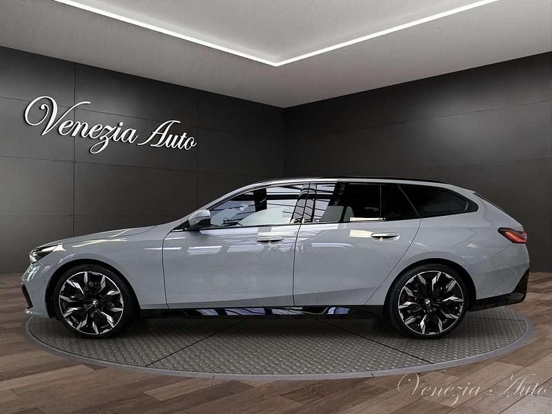 Usata BMW 540 M Sport 303 CV (222 kW) 2025 Grigio Station wagon