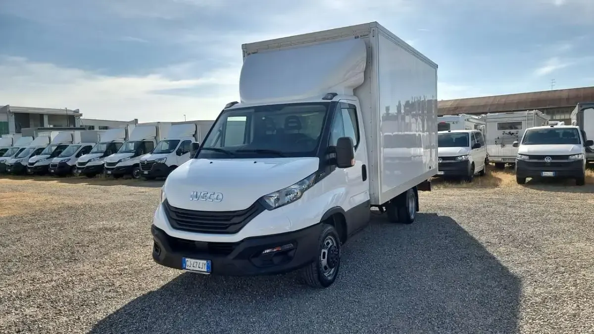 Usata Iveco Daily 136 CV (100 kW) 2022 Bianco Furgone