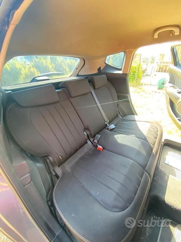 Usado Lancia Delta 109 CV (80 kW) 2008 Gris Utilitario