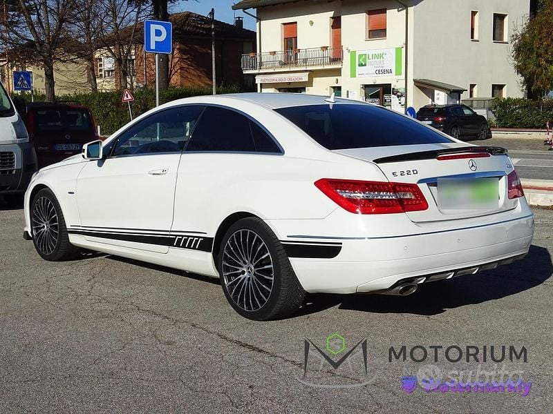 Usata Mercedes E220 Avantgarde 170 CV (125 kW) 2010 Bianco Coupé
