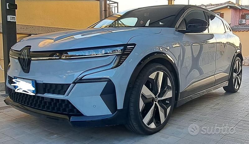 Usata Renault Megane E-Tech Techno 161 kW (220 CV) 2023 Grigio Berlina