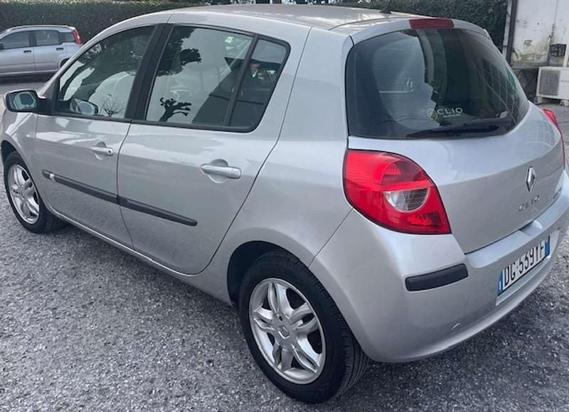 Usata Renault Clio III Luxe 75 CV (55 kW) 2008 Argento Berlina