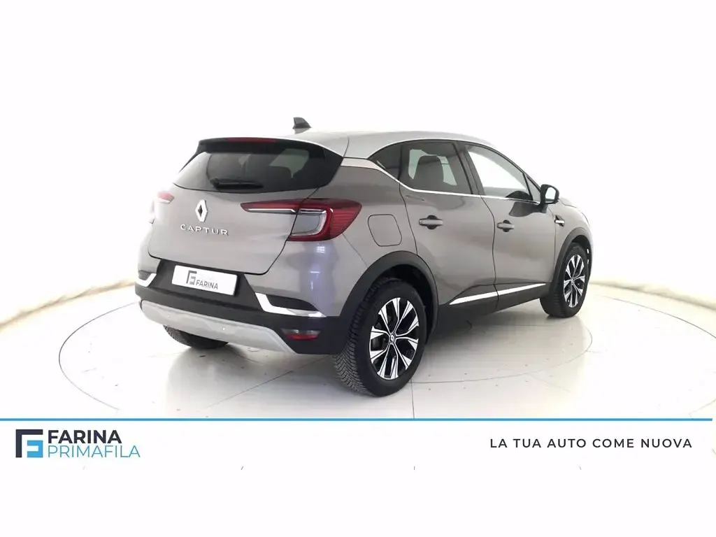 Usado Renault Captur Techno 91 CV (66 kW) 2024 Gris SUV
