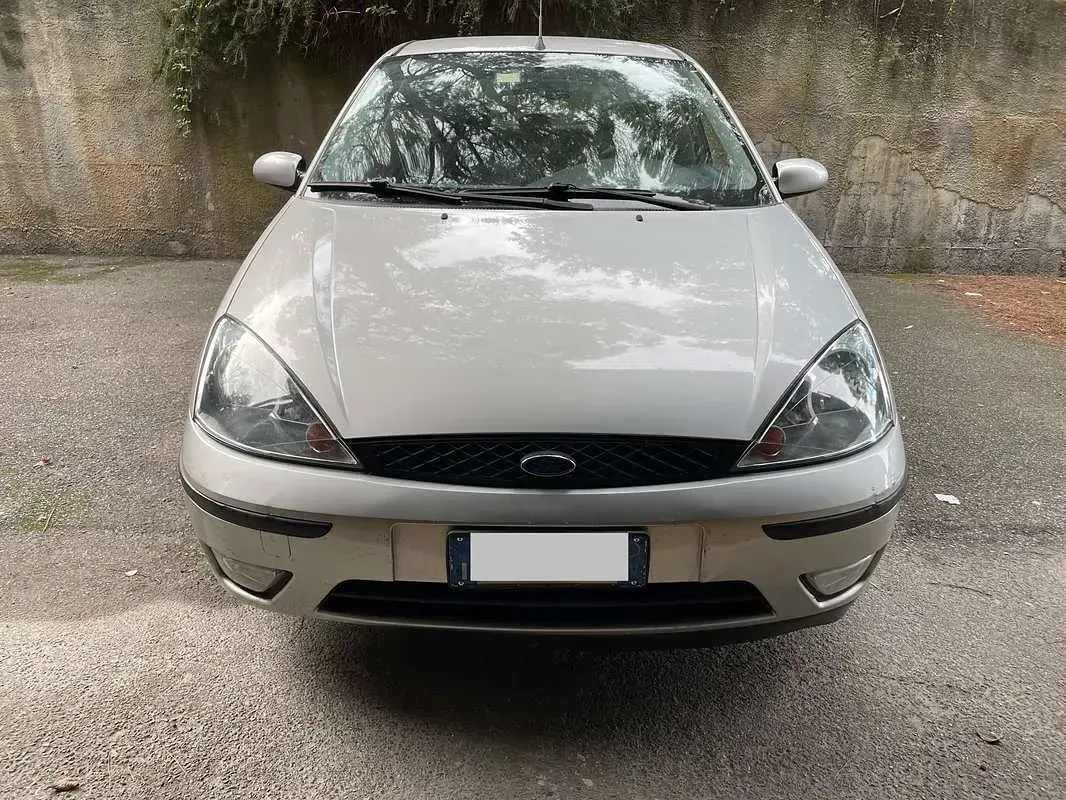 Usata Ford Focus Ambiente 90 CV (66 kW) 2002 Argento Berlina