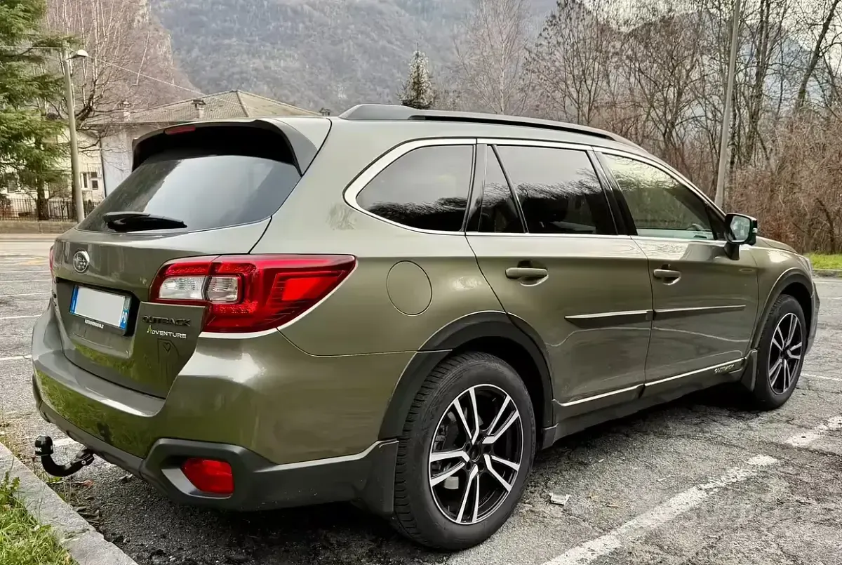 Usata Subaru Outback 4dventure 175 CV (128 kW) 2020 Verde Station wagon