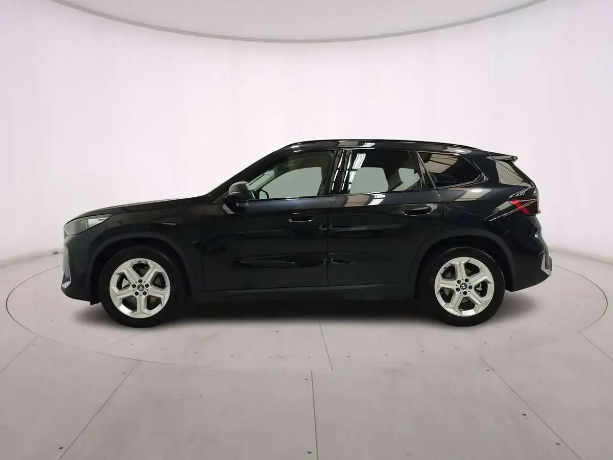 Usata BMW iX1 Comfort Edition 150 kW (204 CV) 2025 Black sapphire SUV