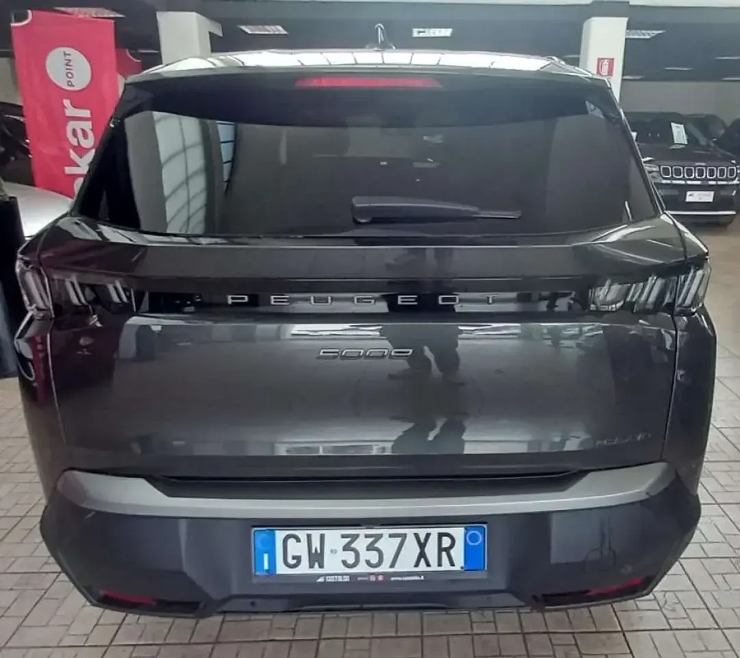 Usata Peugeot 5008 Allure 136 CV (100 kW) 2024 Grigio SUV