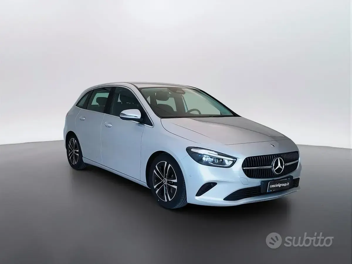 Usata Mercedes B180 Advanced 116 CV (85 kW) 2023 Argento iridio Utilitaria