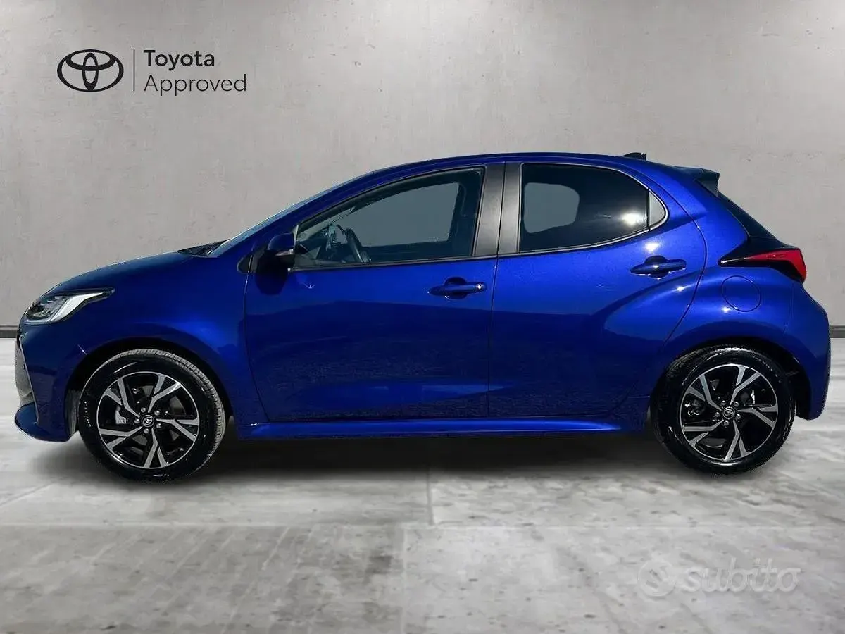 Usata Toyota Yaris Hybrid Trend 92 CV (67 kW) 2025 Blu Berlina