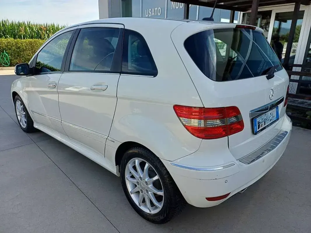 Usata Mercedes B200 140 CV (102 kW) 2009 Bianco Monovolume
