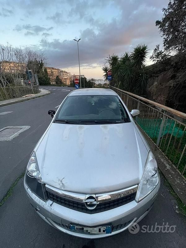 Occasion Opel Astra GTC 2007 Gris Coupé