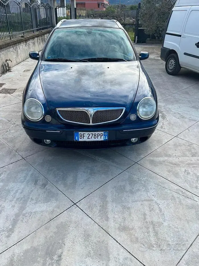 Usata Lancia Lybra 105 CV (77 kW) 1999 Bluazzurro Station wagon