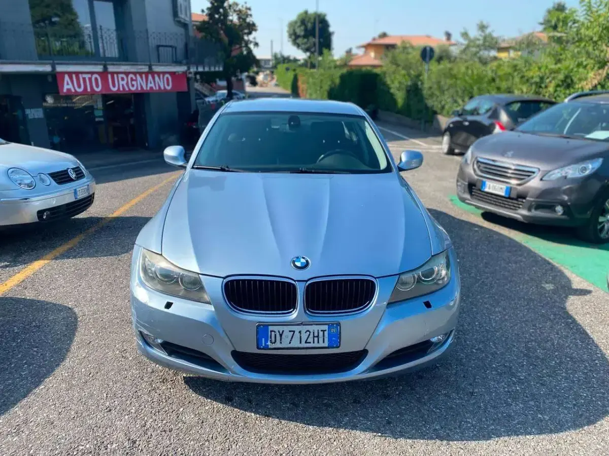 Usata BMW 320 M Sport 177 CV (130 kW) 2009 Blu/azzurro Berlina