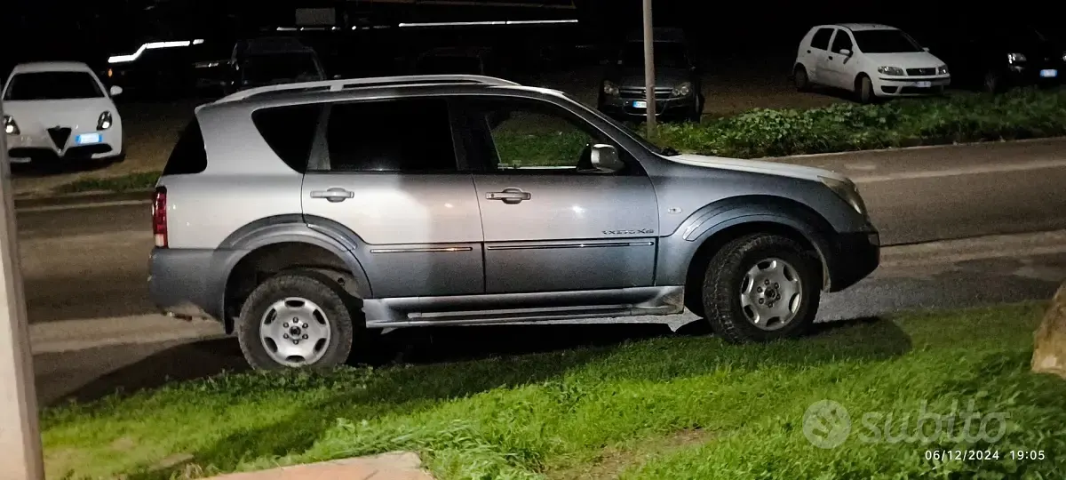 Usata SsangYong Rexton 165 CV (121 kW) 2006 Grigio SUV