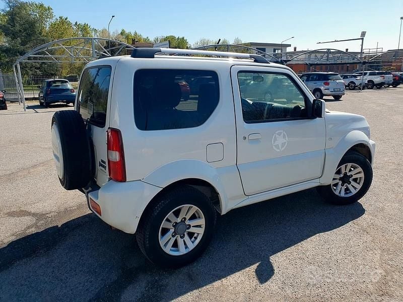 Usata Suzuki Jimny 86 CV (63 kW) 2014 Bianco SUV