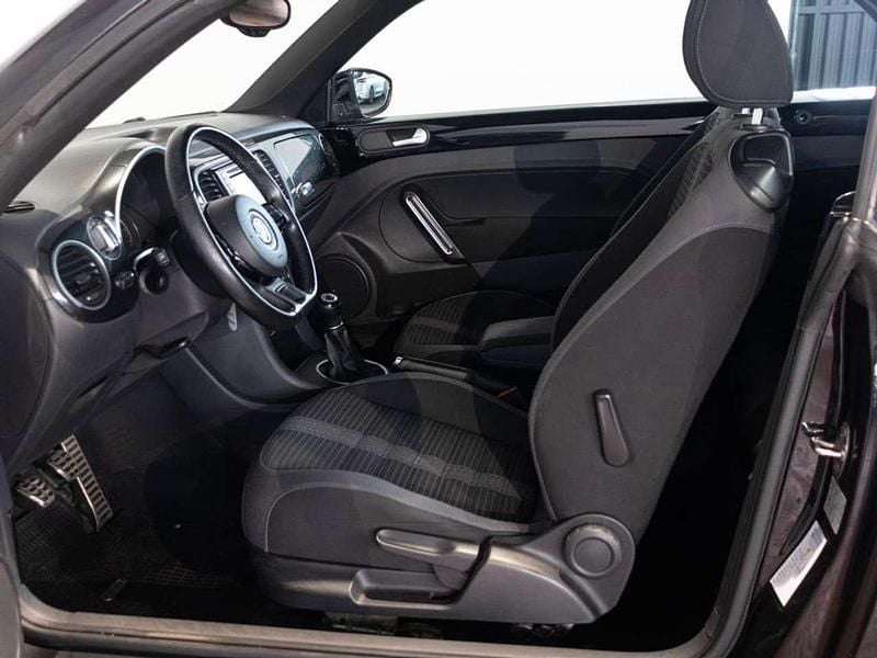 Usata VW Beetle Cabriolet 150 CV (110 kW) 2015 Nero Cabrio