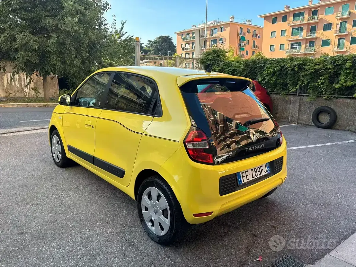 Usata Renault Twingo SE 69 CV (50 kW) 2016 Giallo Utilitaria