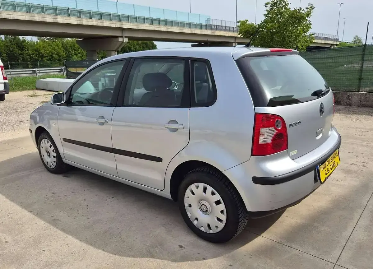 Usata VW Polo Trendline 75 CV (55 kW) 2002 Argento Utilitaria