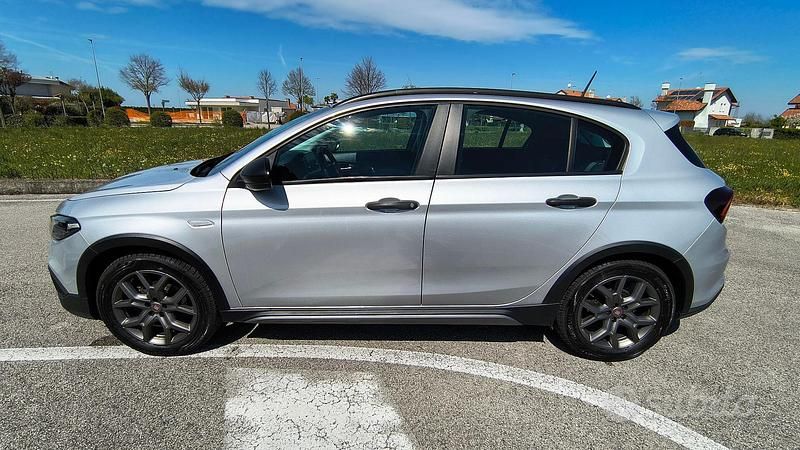 Occasion Fiat Tipo Cross 101 ch (74 kW) 2020 Gris Berline