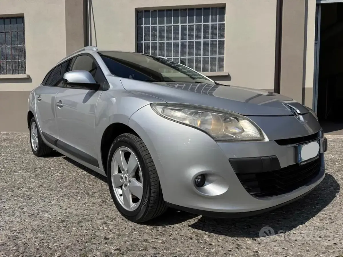 Usata Renault Mégane GrandTour Dynamique 110 CV (80 kW) 2010 Grigio Station wagon