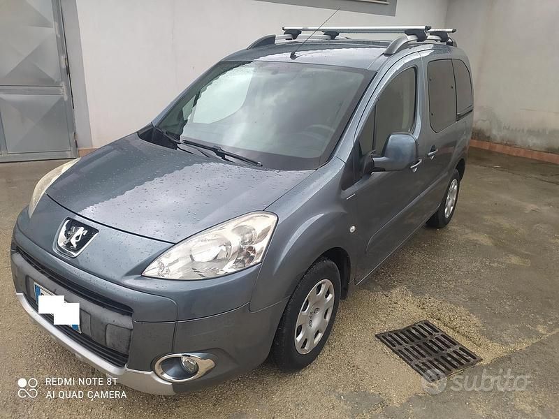 Blu Usata 2012 Peugeot Partner Tepee Active Monovolume | 5500 € (Buon prezzo) - Immagine 1/4