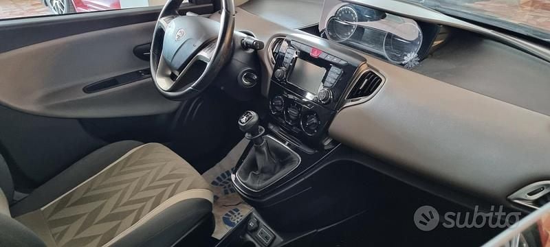 Usata Lancia Ypsilon Gold 85 CV (62 kW) 2015 Nero Utilitaria