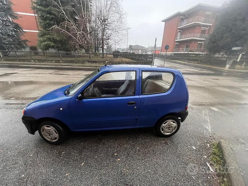Usata Fiat 600 39 CV (28 kW) 2000 Blu Utilitaria