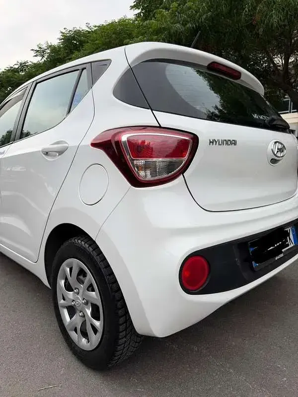 Usata Hyundai i10 69 CV (50 kW) 2018 Bianco Utilitaria