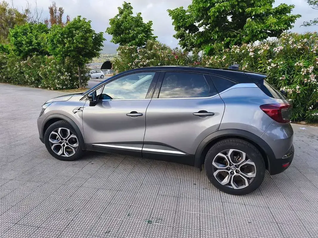 Usata Renault Captur 150 CV (110 kW) 2023 Grigio SUV