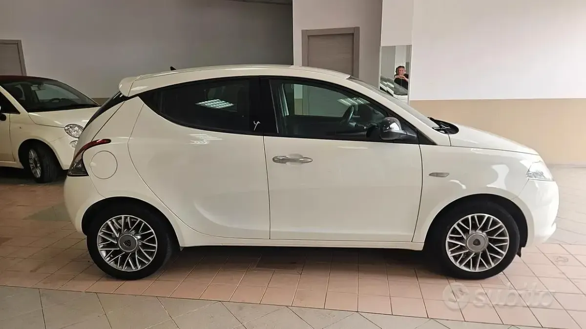 Usata Lancia Ypsilon S 69 CV (50 kW) 2012 Bianco Utilitaria