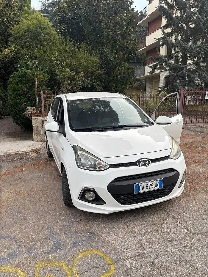 Usata Hyundai i10 66 CV (48 kW) 2015 Bianco Utilitaria