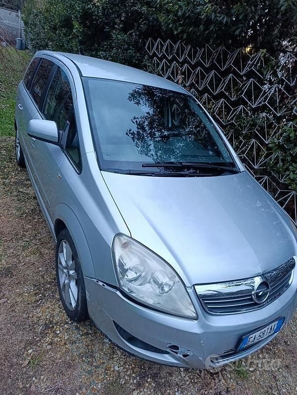 Usata Opel Zafira 150 CV (110 kW) 2009 Grigio Monovolume