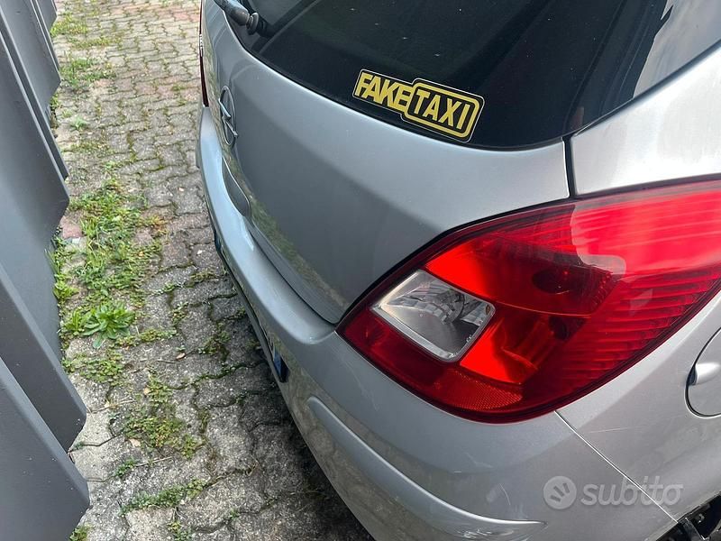 Usata Opel Corsa 85 CV (62 kW) 2010 Grigio Utilitaria