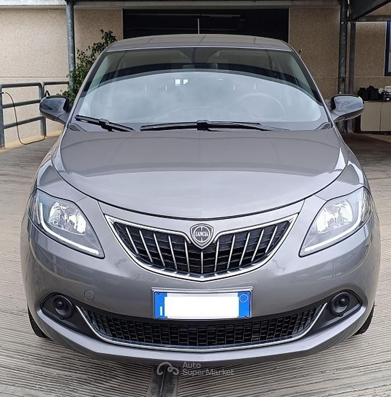 Usata Lancia Ypsilon 69 CV (50 kW) 2024 Gray Utilitaria