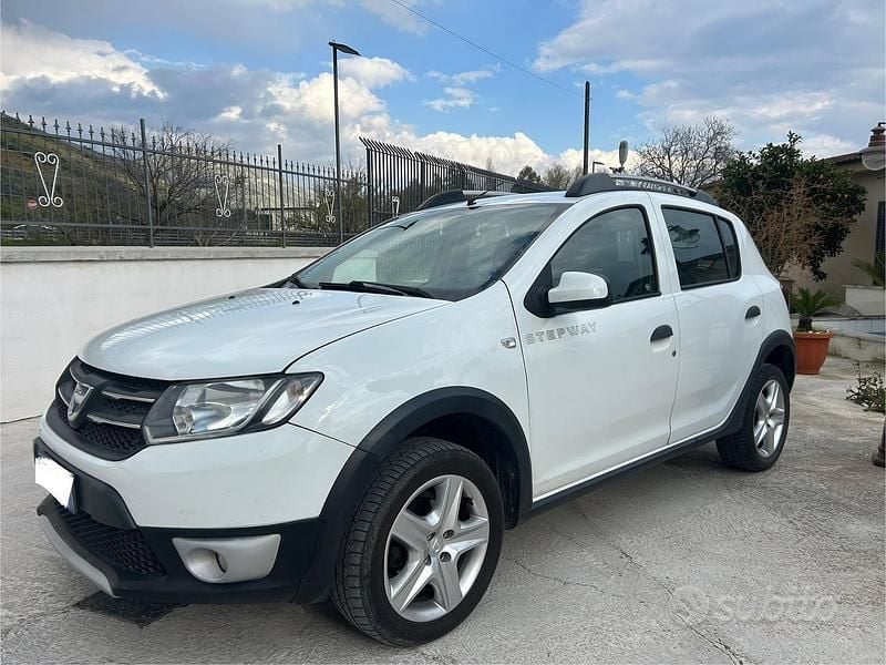 Usata Dacia Sandero 90 CV (66 kW) 2014 Berlina