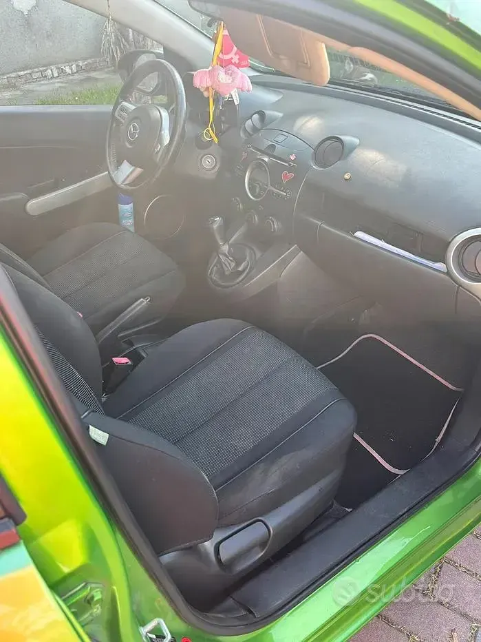 Usata Mazda 2 86 CV (63 kW) 2007 Verde Utilitaria