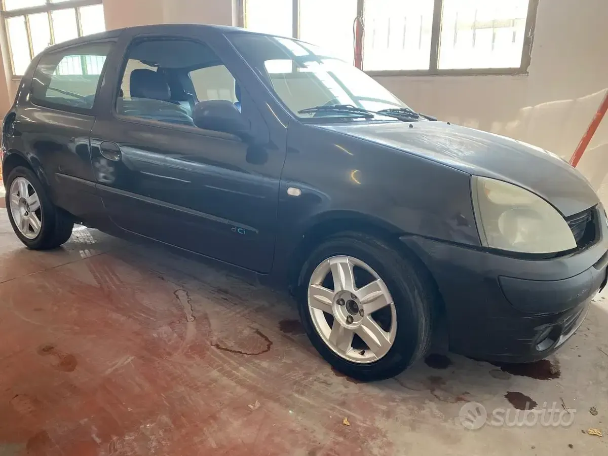 Usata Renault Clio II 100 CV (73 kW) 2005 Nero Berlina