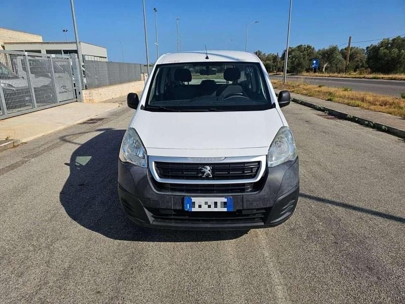 Usata Peugeot TePee Access 75 CV (55 kW) 2018 Bianco Furgone