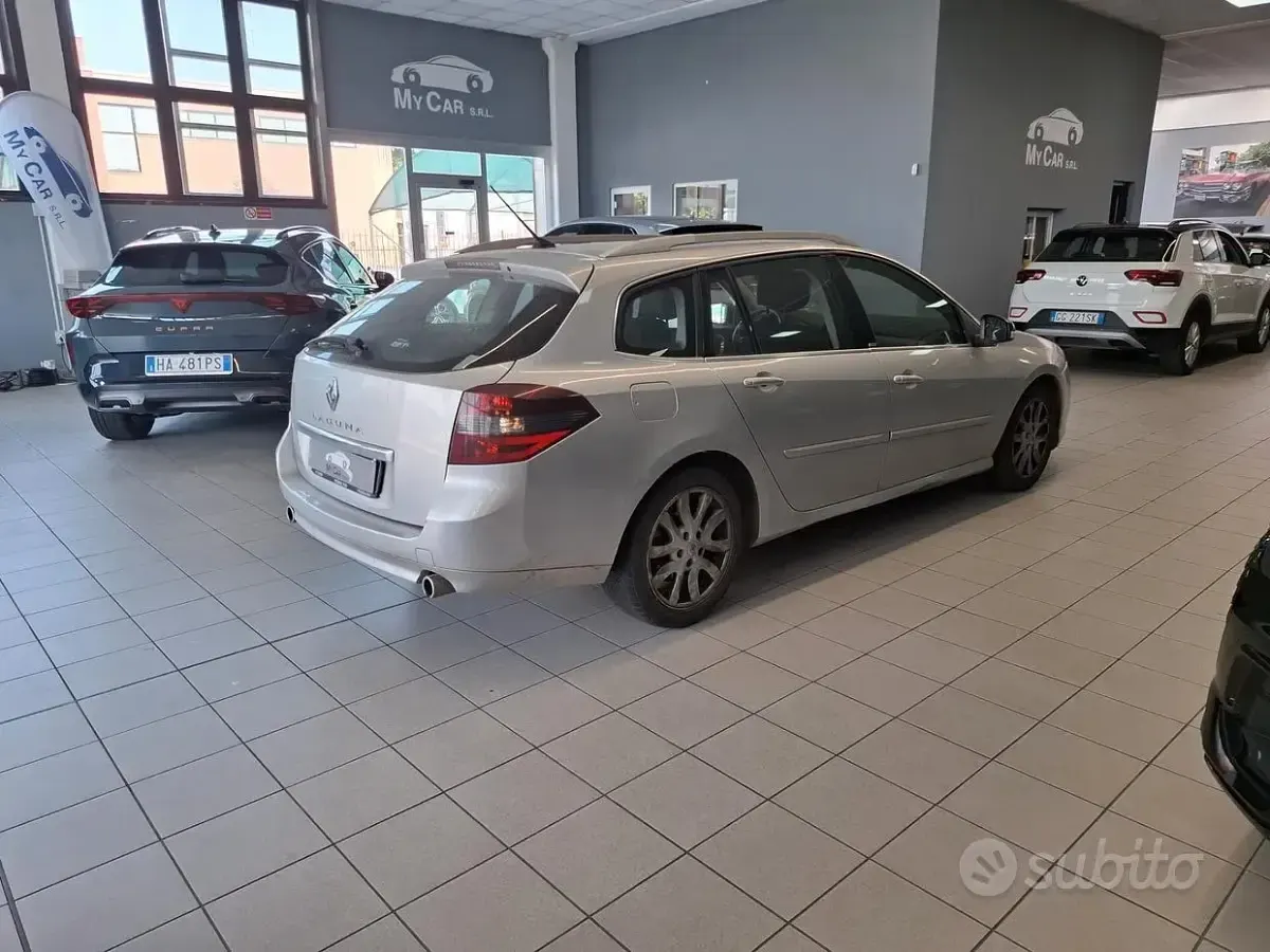 Usata Renault Laguna III 150 CV (110 kW) 2010 Grigio Berlina