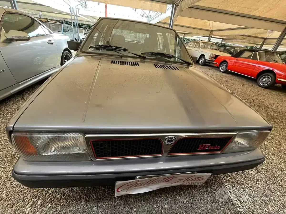 Usata Lancia Delta 140 CV (102 kW) 1991 Utilitaria