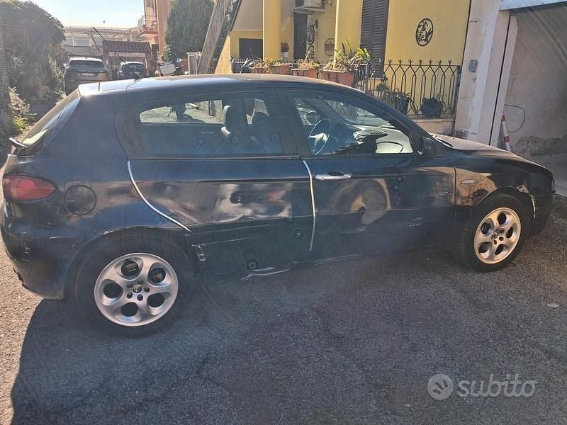 Usata Alfa Romeo 147 120 CV (88 kW) 2005 Utilitaria