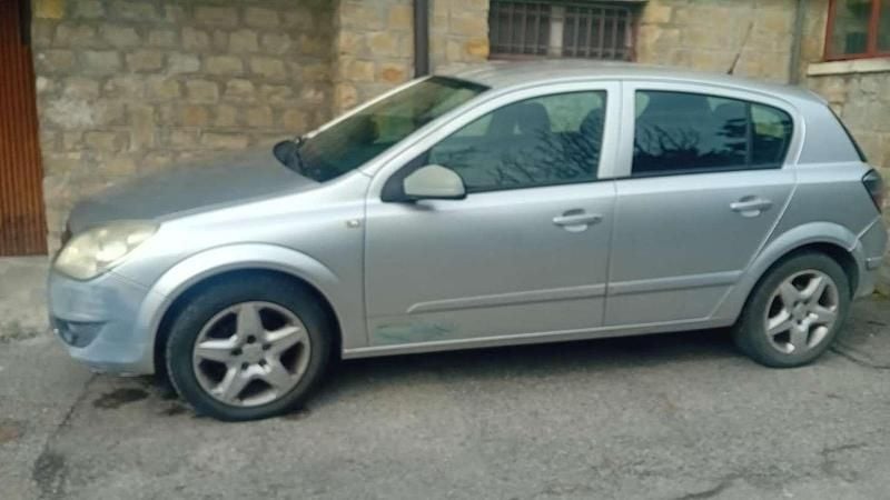 Usata Opel Astra Cosmo 101 CV (74 kW) 2008 Grigio Berlina