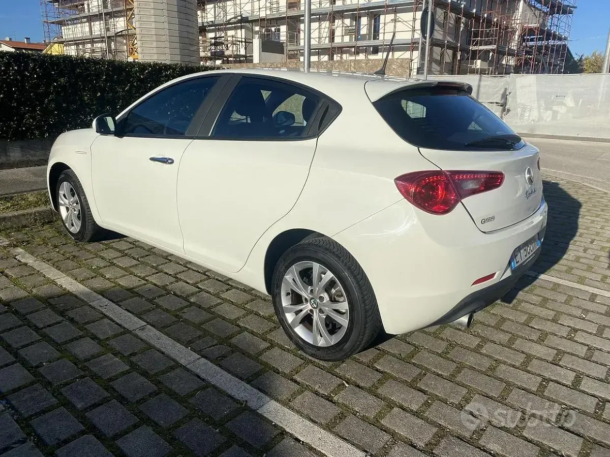 Usata Alfa Romeo Giulietta 109 CV (80 kW) 2014 Bianco Utilitaria