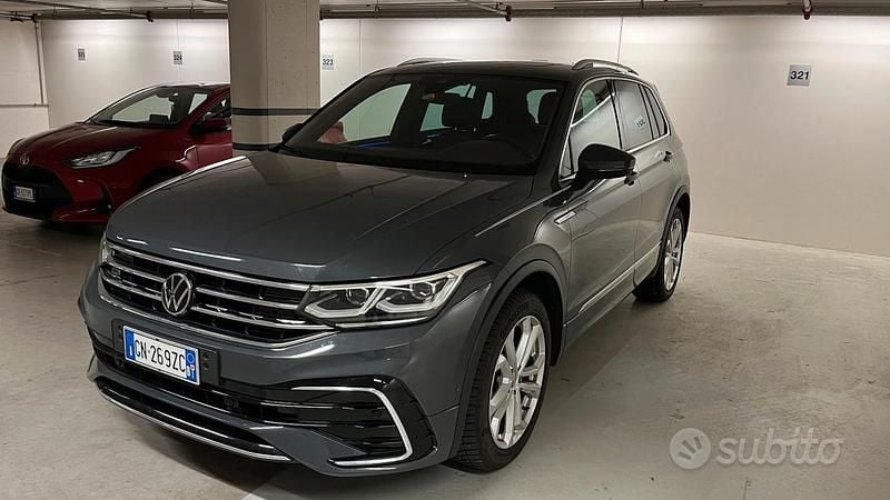 Usata VW Tiguan R-line 200 CV (147 kW) 2023 Grigio SUV