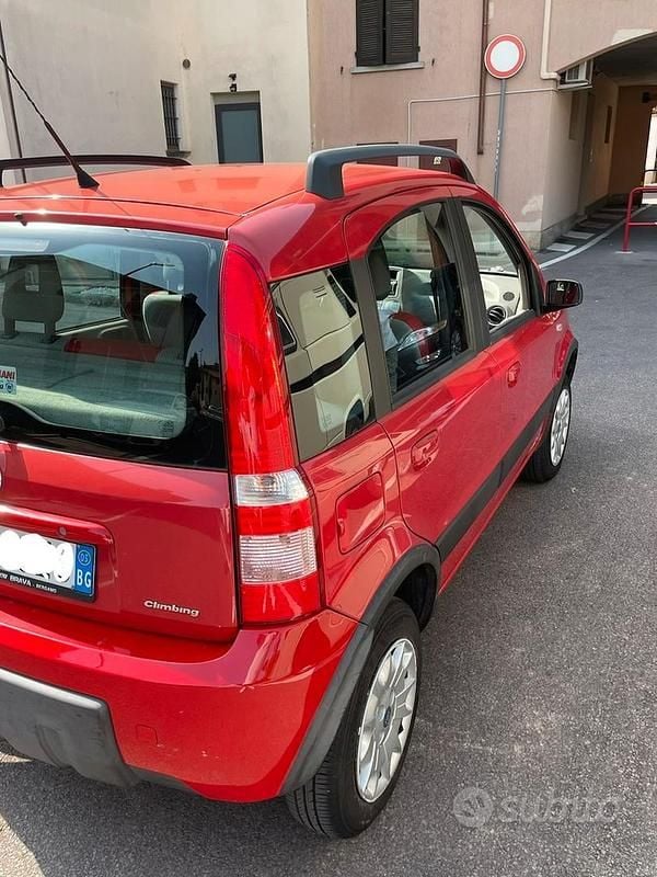 Usata Fiat Panda 4x4 60 CV (44 kW) 2005 Rosso Utilitaria
