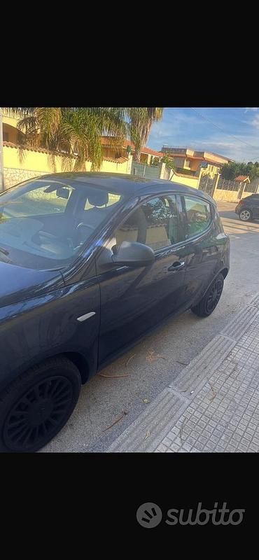Usata Lancia Ypsilon 69 CV (50 kW) 2018 Blu Utilitaria